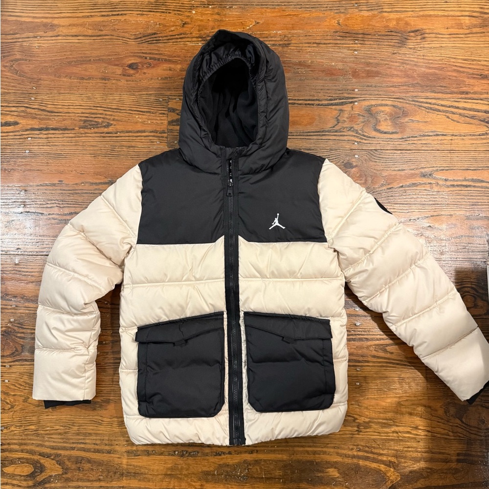 Nike Kids Puffer Jacket in Black and Cream